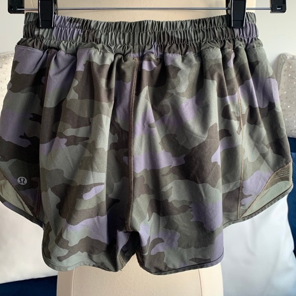 Lululemon Hotty Hot Shorts in Camo Dusky Lavender - Picture 7 of 8